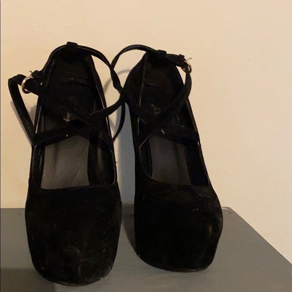 Black crisscross heel